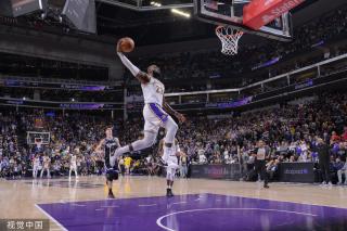 湖人铺平胜 湖人铺平胜