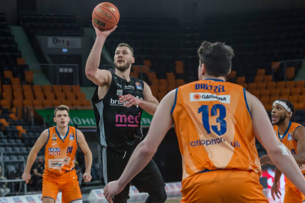 够在保持既 够在保持既